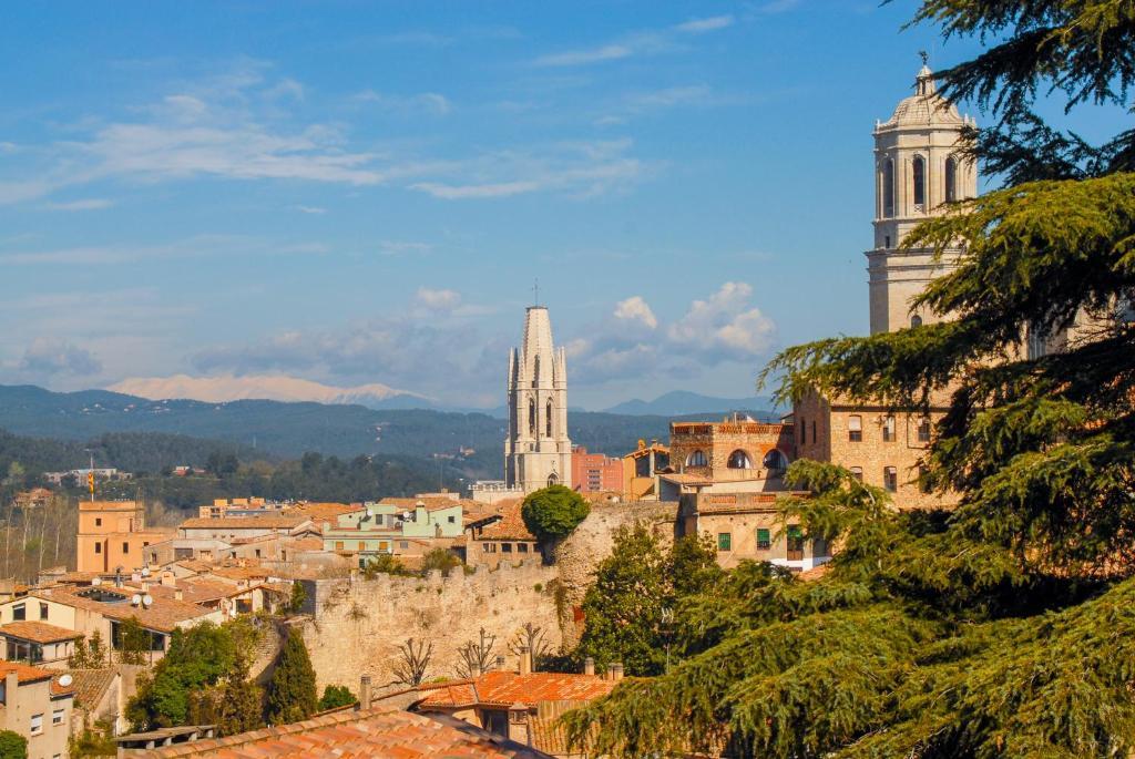 Athenou * Gerona